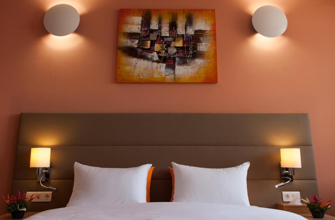 Bravia Hotel Уагадугу Экстерьер фото